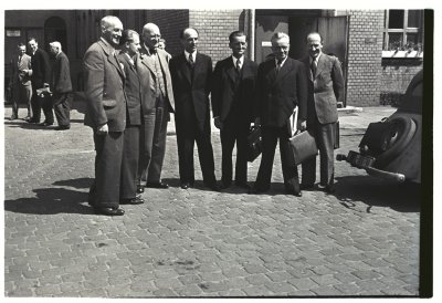 Das Bild zeigt das erste Kabinett des NRW-Ministerpräsidenten Karl Arnold