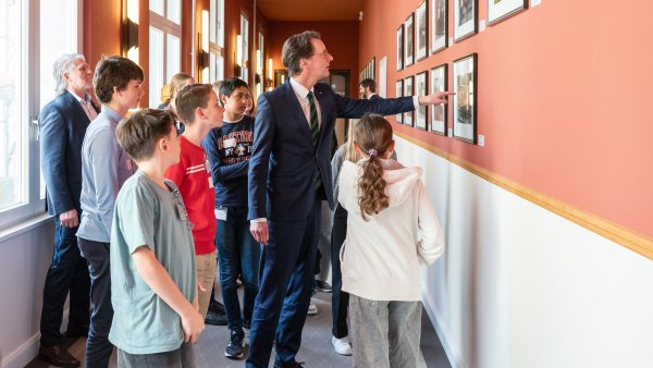 Girls' & Boys' Day: Schülerinnen und Schüler treffen Ministerpräsident Wüst und entdecken IT und Verwaltung