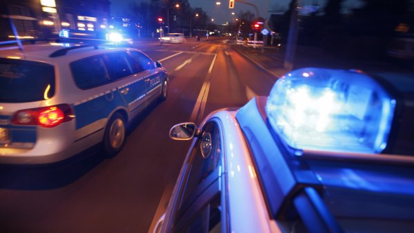 PHB Polizeiautos Nacht Kriminalstatistik Blaulicht