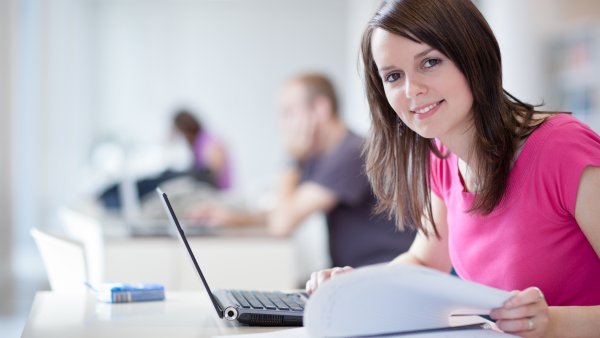 phb Studentin, Laptop, pink