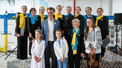 Ministerpräsident Hendrik Wüst besucht Spendenlager des Deutsch-Ukrainischen Vereins Blau-Gelbes Kreuz in Köln