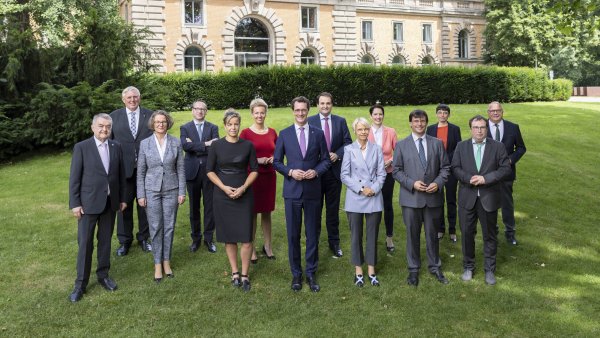 Gruppenfoto des Kabinetts