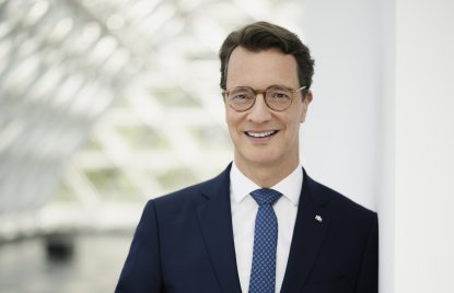 Porträtfoto von Ministerpräsident Hendrik Wüst